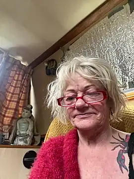 Snapshot of ladyboatlady chatting on 04/02/26, 06:55 ladyboatlady online show from 04/02/26, 06:55