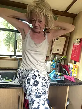 Snapshot of ladyboatlady chatting on 04/05/26, 08:44 ladyboatlady online show from 04/05/26, 08:44