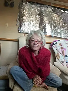 Snapshot of ladyboatlady chatting on 04/07/26, 06:58 ladyboatlady online show from 04/07/26, 06:58