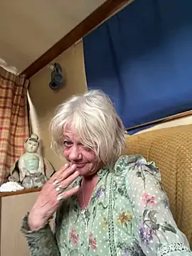 Snapshot of ladyboatlady chatting on 04/20/26, 05:59 ladyboatlady online show from 04/20/26, 05:59