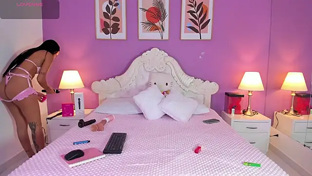 Snapshot of SamantaKane chatting on 10/03/25, 03:36 SamantaKane online show from 10/03/25, 03:36