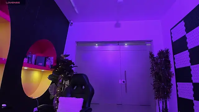 Snapshot of SamantaKane chatting on 10/16/25, 03:29 SamantaKane online show from 10/16/25, 03:29