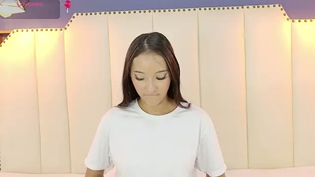 Snapshot of SamantaKane chatting on 12/18/25, 04:51 SamantaKane online show from 12/18/25, 04:51