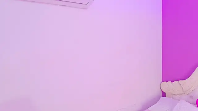 Snapshot of SamantaKane chatting on 03/28/26, 04:01 SamantaKane online show from 03/28/26, 04:01