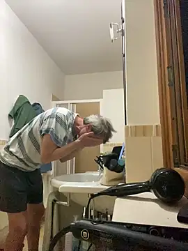 Snapshot of sasatimido chatting on 09/09/25, 04:12 sasatimido online show from 09/09/25, 04:12