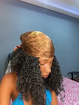 Snapshot of Monakeys chatting on 10/07/25, 01:14 Monakeys online show from 10/07/25, 01:14