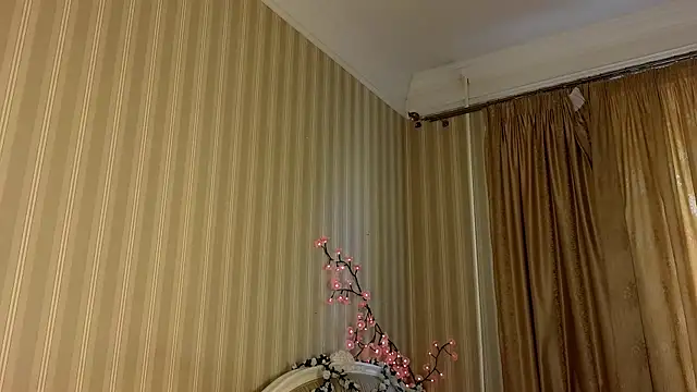 Snapshot of Juuulia_ chatting on 05/18/26, 03:18 Juuulia online show from 05/18/26, 03:18