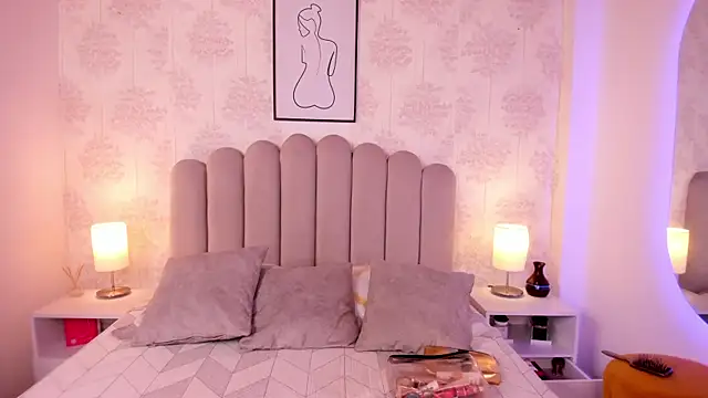 ShaynaHosk online show from 09/16/25, 07:37