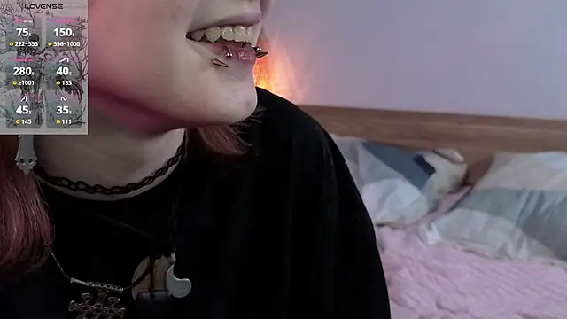 Snapshot of TaiteBeat chatting on 10/16/25, 05:47 TaiteBeat online show from 10/16/25, 05:47