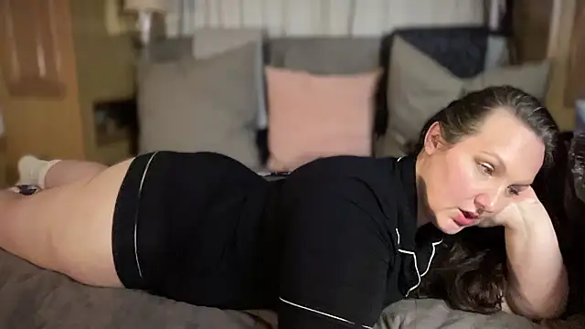 Snapshot of Just_Trudy chatting on 01/11/26, 01:43 Just Trudy online show from 01/11/26, 01:43