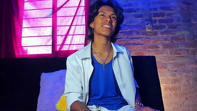 Snapshot of dreyk20 chatting on 03/18/26, 10:35 dreyk20 online show from 03/18/26, 10:35