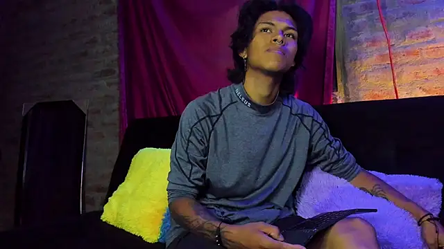 Snapshot of dreyk20 chatting on 04/04/26, 12:31 dreyk20 online show from 04/04/26, 12:31