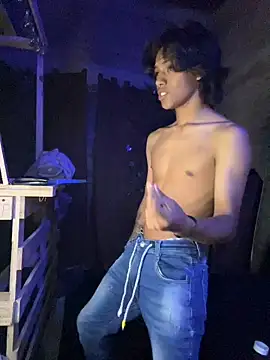 Snapshot of dreyk20 chatting on 04/22/26, 12:24 dreyk20 online show from 04/22/26, 12:24