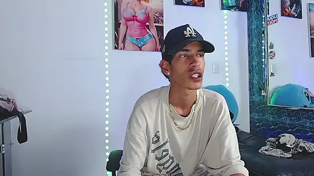 Snapshot of briamhoconor_xh chatting on 11/11/25, 09:37 briamhoconor xh online show from 11/11/25, 09:37