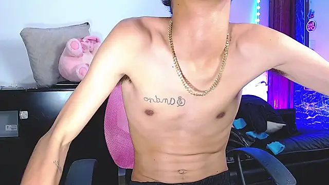 Snapshot of briamhoconor_xh chatting on 11/23/25, 12:10 briamhoconor xh online show from 11/23/25, 12:10