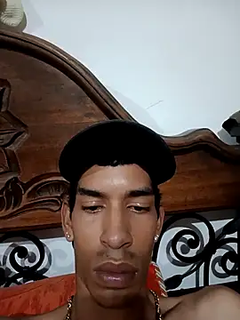 Snapshot of briamhoconor_xh chatting on 11/30/25, 12:03 briamhoconor xh online show from 11/30/25, 12:03