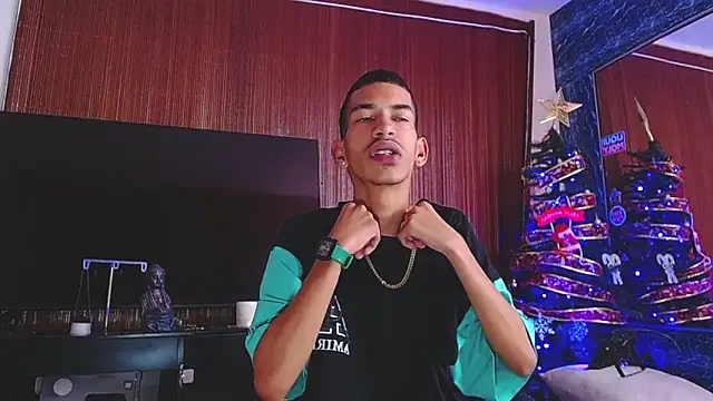 Snapshot of briamhoconor_xh chatting on 12/15/25, 04:55 briamhoconor xh online show from 12/15/25, 04:55