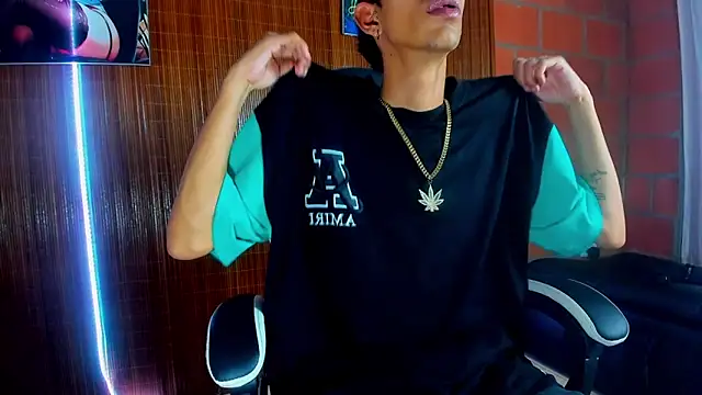 Snapshot of briamhoconor_xh chatting on 02/13/26, 01:34 briamhoconor xh online show from 02/13/26, 01:34