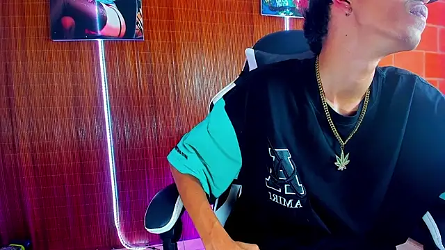 Snapshot of briamhoconor_xh chatting on 02/14/26, 04:48 briamhoconor xh online show from 02/14/26, 04:48