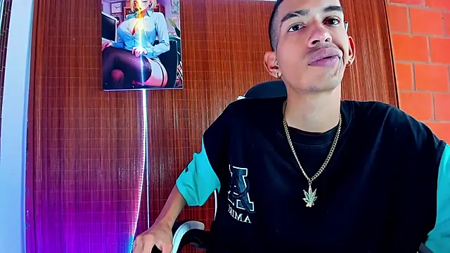 Snapshot of briamhoconor_xh chatting on 02/19/26, 03:30 briamhoconor xh online show from 02/19/26, 03:30