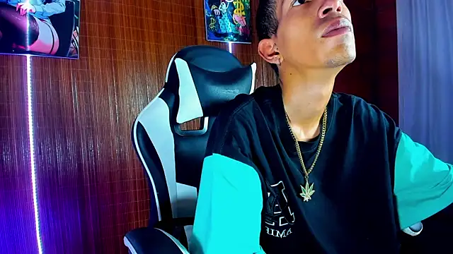 Snapshot of briamhoconor_xh chatting on 03/05/26, 04:52 briamhoconor xh online show from 03/05/26, 04:52