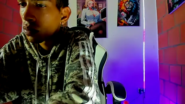 Snapshot of briamhoconor_xh chatting on 03/08/26, 02:10 briamhoconor xh online show from 03/08/26, 02:10