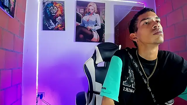 Snapshot of briamhoconor_xh chatting on 03/10/26, 01:32 briamhoconor xh online show from 03/10/26, 01:32