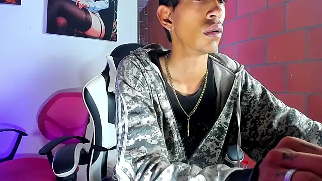 Snapshot of briamhoconor_xh chatting on 03/21/26, 05:23 briamhoconor xh online show from 03/21/26, 05:23