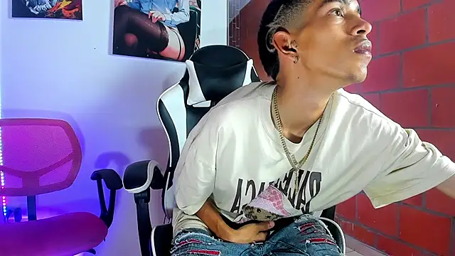 Snapshot of briamhoconor_xh chatting on 03/23/26, 02:59 briamhoconor xh online show from 03/23/26, 02:59