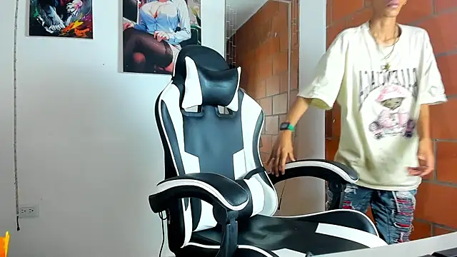 Snapshot of briamhoconor_xh chatting on 03/24/26, 05:45 briamhoconor xh online show from 03/24/26, 05:45