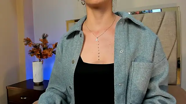 IremLee  online show from 10/24/25, 12:52