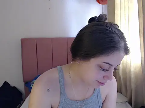 Snapshot of Alaina_Blessed chatting on 09/17/25, 02:52 Alaina Blessed online show from 09/17/25, 02:52