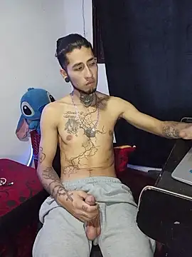 Snapshot of Tattoboy19cm chatting on 05/16/26, 02:19 Tattoboy19cm online show from 05/16/26, 02:19
