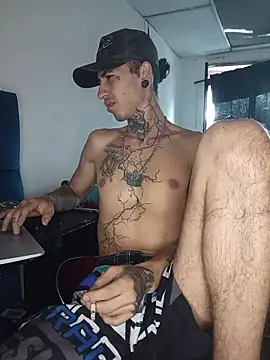 Snapshot of Tattoboy19cm chatting on 05/27/26, 01:19 Tattoboy19cm online show from 05/27/26, 01:19