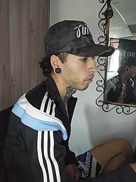 Snapshot of Tattoboy19cm chatting on 05/28/26, 07:55 Tattoboy19cm online show from 05/28/26, 07:55