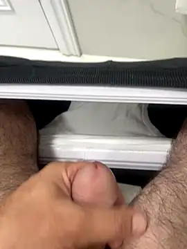 Snapshot of Heros2000 chatting on 10/25/25, 07:38 Heros2000 online show from 10/25/25, 07:38