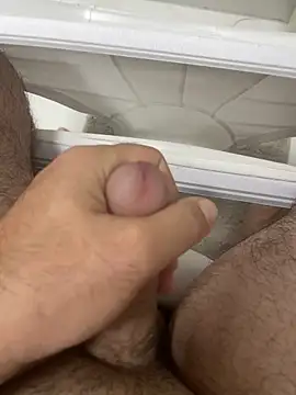 Snapshot of Heros2000 chatting on 10/30/25, 04:25 Heros2000 online show from 10/30/25, 04:25