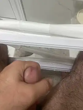 Snapshot of Heros2000 chatting on 11/26/25, 04:02 Heros2000 online show from 11/26/25, 04:02