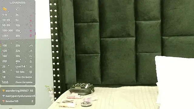 cutepetitee online show from 10/14/25, 08:31