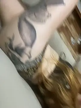 Lazinha18 online show from 10/18/25, 12:13