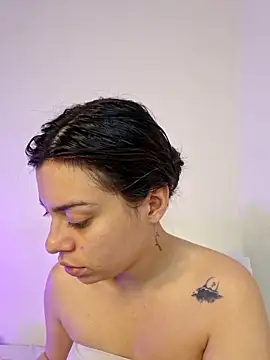 Snapshot of AmaiaSalvatore chatting on 10/19/25, 08:09 AmaiaSalvatore online show from 10/19/25, 08:09