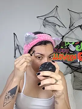 Snapshot of AmaiaSalvatore chatting on 10/31/25, 09:38 AmaiaSalvatore online show from 10/31/25, 09:38