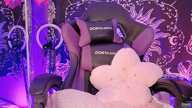 Snapshot of Gaia_Gatex chatting on 02/17/26, 12:45 Gaia Gatex online show from 02/17/26, 12:45