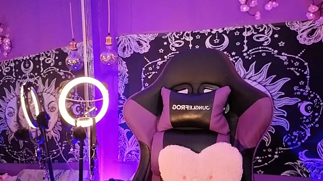 Snapshot of Gaia_Gatex chatting on 04/09/26, 01:05 Gaia Gatex online show from 04/09/26, 01:05