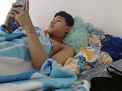 Snapshot of methme chatting on 11/18/25, 03:49 methme online show from 11/18/25, 03:49