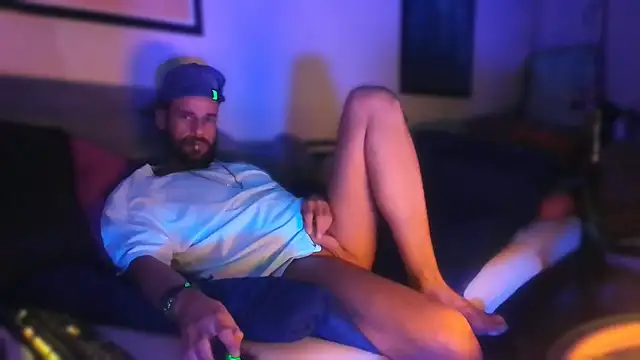 Snapshot of DjDiCKmannOnE chatting on 03/19/26, 02:48 DjDiCKmannOnE online show from 03/19/26, 02:48