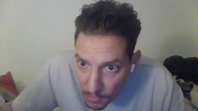 Snapshot of ARTANIS20 chatting on 05/20/26, 10:54 ARTANIS20 online show from 05/20/26, 10:54