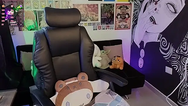 Yuhwan  online show from 11/21/25, 05:44