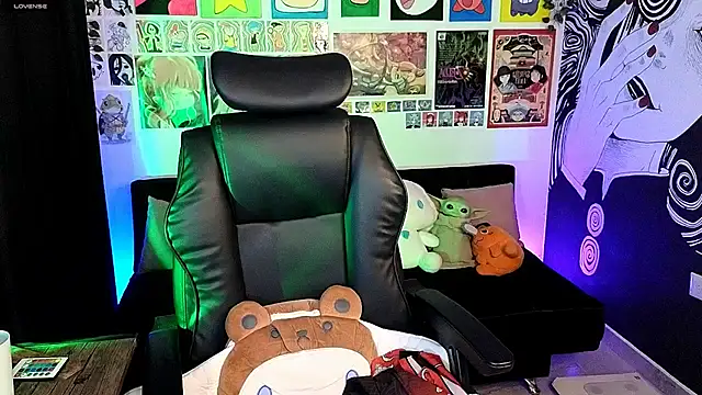 Yuhwan  online show from 11/25/25, 11:05