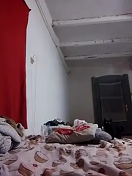 Snapshot of Themaskedgirl21 chatting on 12/18/25, 05:19 Themaskedgirl21 online show from 12/18/25, 05:19